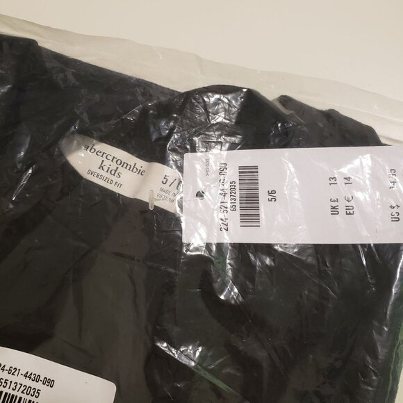 NWT Abercrombie Girls oversized pocket tee in Black Size 5/6 - Picture 3 of 6